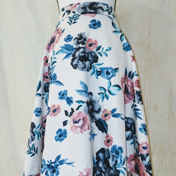 πHOST PICK!πTORRID Floral A Line Skirt 3X 22/24 - Picture 7 of 7